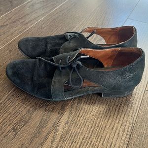 Parisian Galleries Lafayette Suede and Leather Cut Out Oxfords
